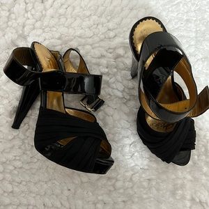 Report Signature heels, black size 5.5 with box